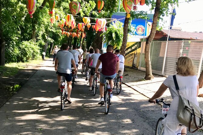 1-Day Bike Rental in Budapest - An evening ride with lights and a lock