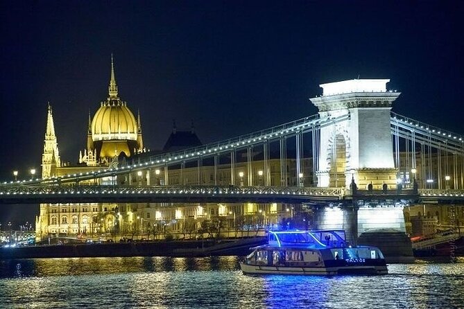 4 Course Dinner Cruise with Operetta, Folk Show and Welcome Drink - What the evening on the Danube is really like