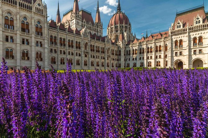 4 hours long private minivan tour in Budapest - Why a private minivan works well in Budapest
