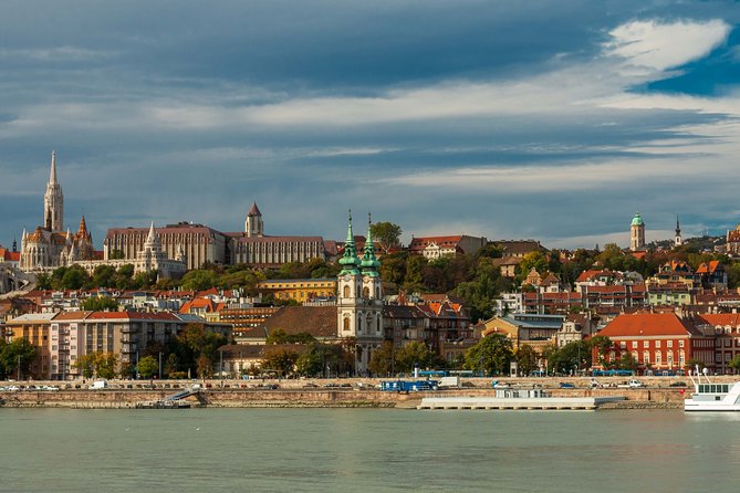4 hours long private walking tour in Budapest - How this tour handles different kinds of groups