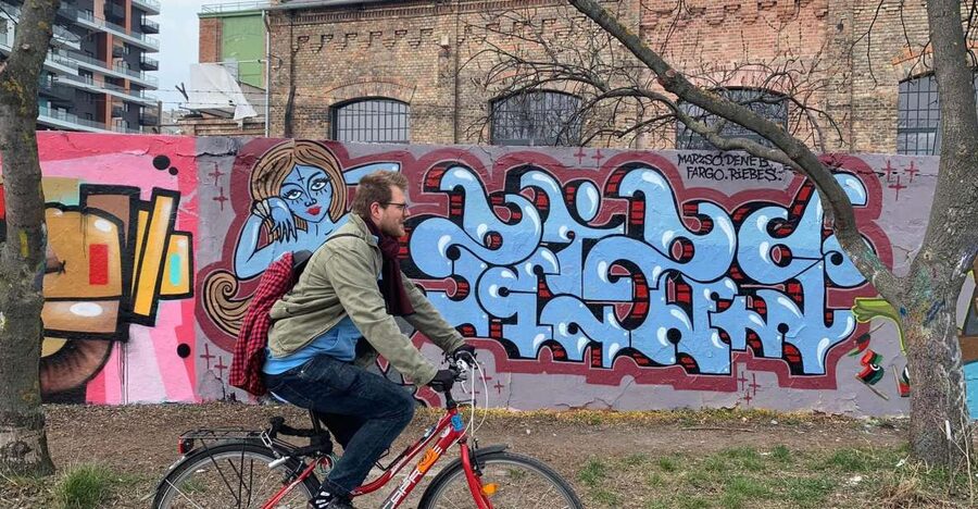 Alternative Bike tour: Graffiti Wall and Peace - Pedaling through different parts of Budapest