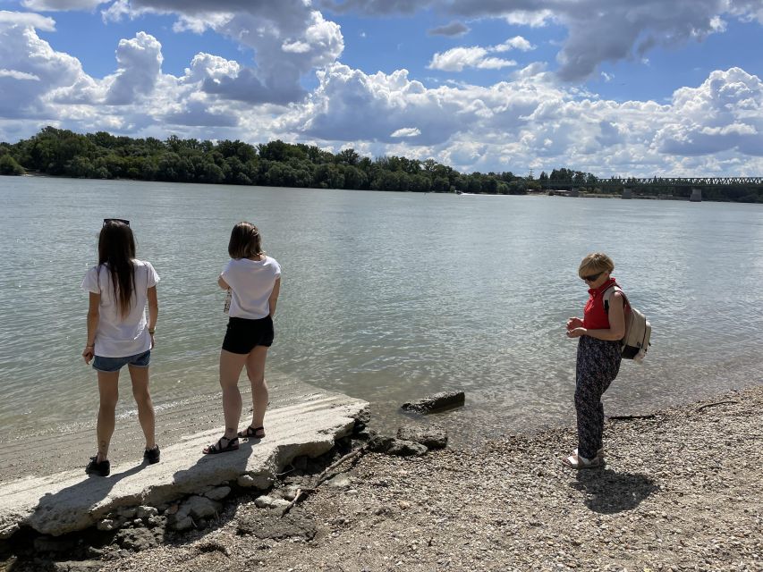 Alternative Bike tour: Graffiti Wall and Peace - Margaret Island and the riverside pause