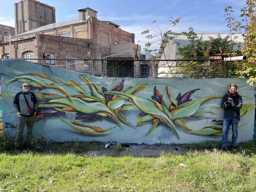 Alternative Bike tour: Graffiti Wall and Peace - Weather, distance, and what to wear