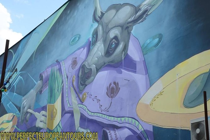 Alternative Street Art Free Walking Tour of Budapest - The Jewish Quarter as an outdoor classroom