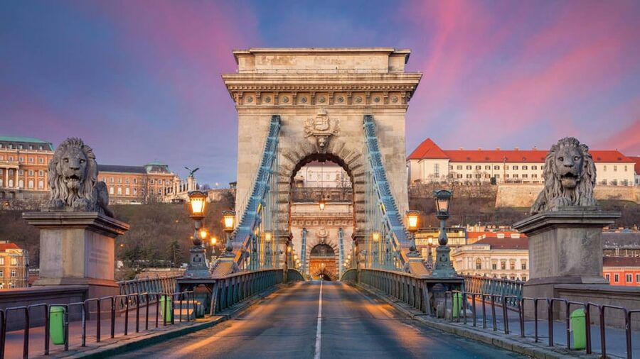 Best of Budapest: Private Walking Tour with a Local - Buda Castle and Matthias Church across the river