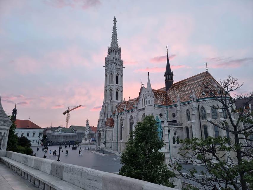 BloodThirsty Hungary: Walking tour & Dark Historical Stories - Sándor Palace, the funicular, and Buda Castle