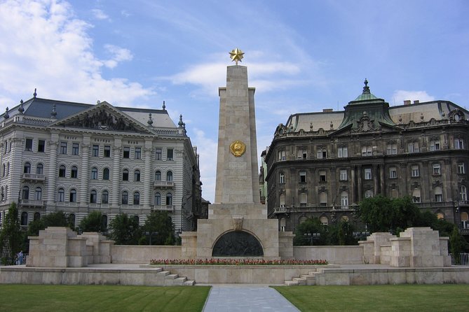 Born Under The Red Star - The History of Communism in Hungary - Private Tour - St. Stephen’s Basilica and an important ticket warning