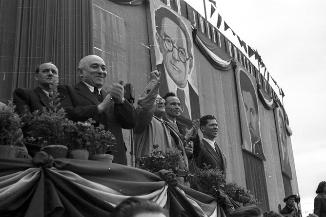 Born Under The Red Star - The History of Communism in Hungary - Private Tour - The 1956 Revolution memorial and the limits of a 15-minute stop