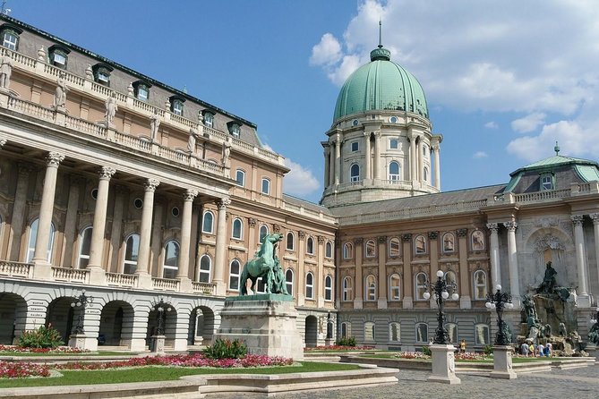 Buda Castle Walking Tour: A Kingdom of Many Nations - Sándor Palace and the changing seat of power