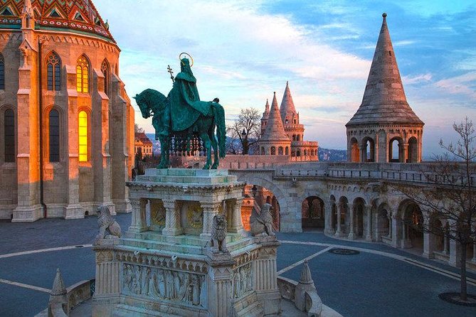 Buda Castle Walking Tour with Matthias church entry, Cake&Coffee - Cake, coffee, and the afternoon break