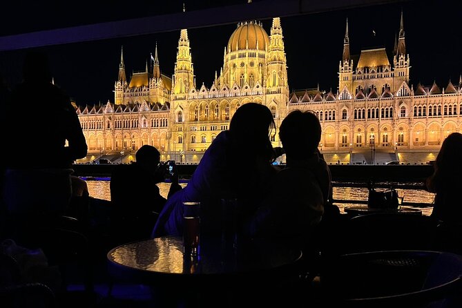Budapest: 1-Hour Highlights Cruise with Welcome Drink - Gellért Hill, the Citadel, and the baths