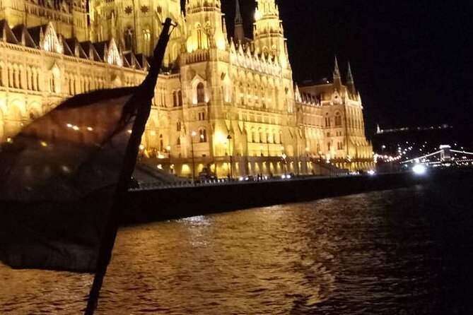 Budapest: 1-Hour Highlights Cruise with Welcome Drink - Choosing the right seat on the boat