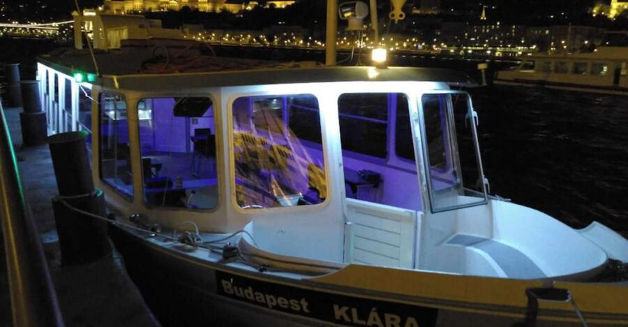 Budapest: 1-Hour Private Boat Cruise - Buda Castle from the Danube