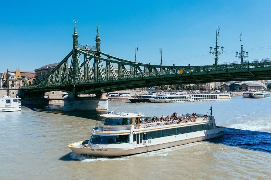 Budapest: 1-hour Sightseeing Danube River Cruise - What this Danube cruise does best