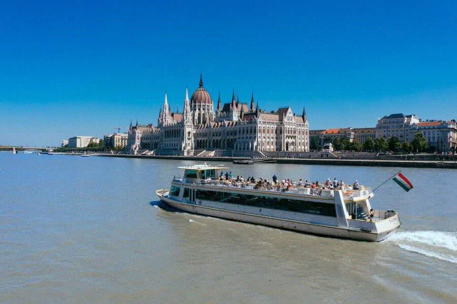 Budapest: 1-hour Sightseeing Danube River Cruise - The southern riverfront, universities, and Central Market Hall