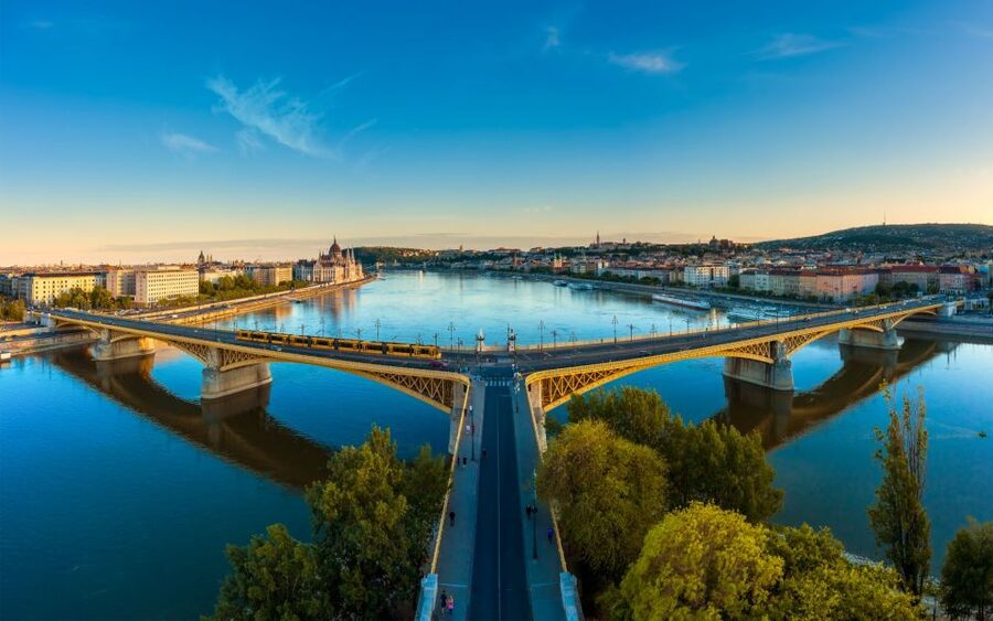 Budapest: 1-hour Sightseeing Danube River Cruise - Parliament and Margaret Bridge from the water