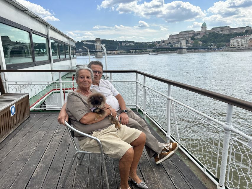 Budapest: 1 hr Sunshine Booze Cruise with Prosecco - Who should book this cruise?