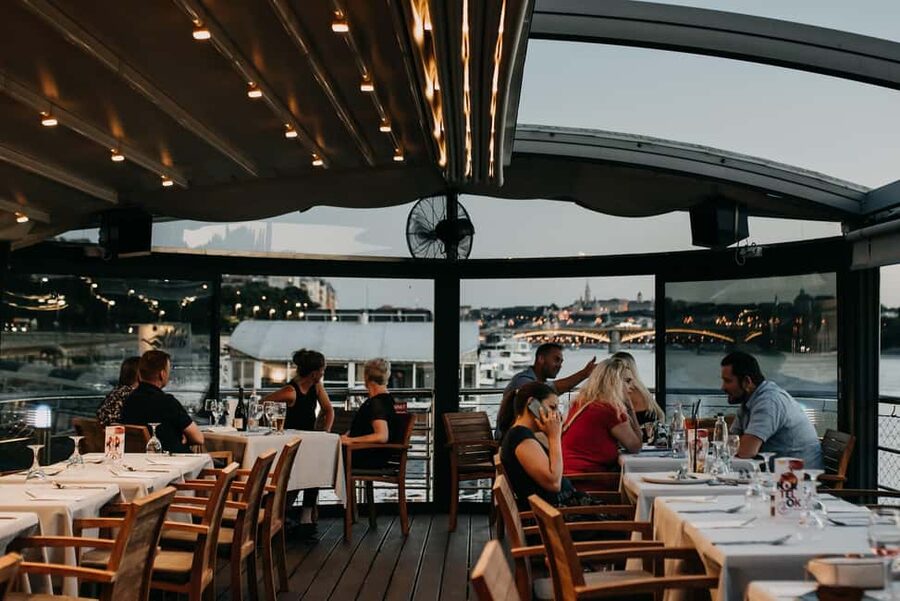 Budapest: 2-Course Dinner for 2 on a Boat Restaurant - What the Vogue boat dinner really is
