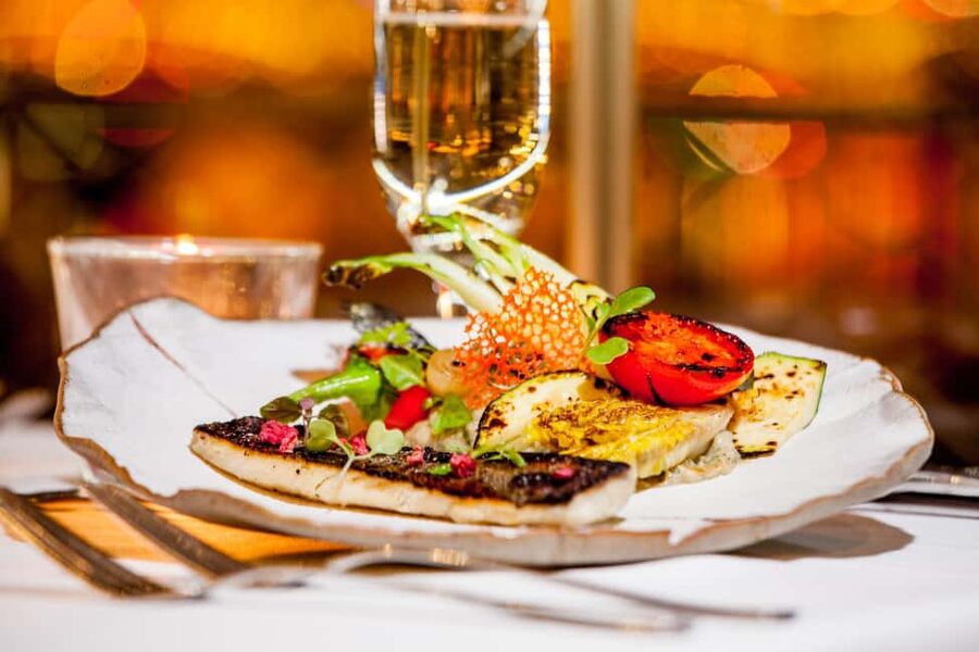 Budapest: 2-Course Dinner for 2 on a Boat Restaurant - Main courses with a wide range of flavors