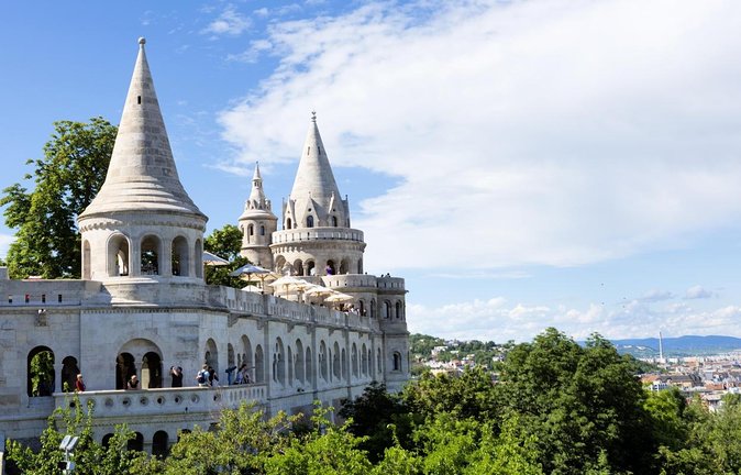 Budapest: 3-Hour Live-guided Bus Tour and 1-hour River Cruise - Key points at a glance