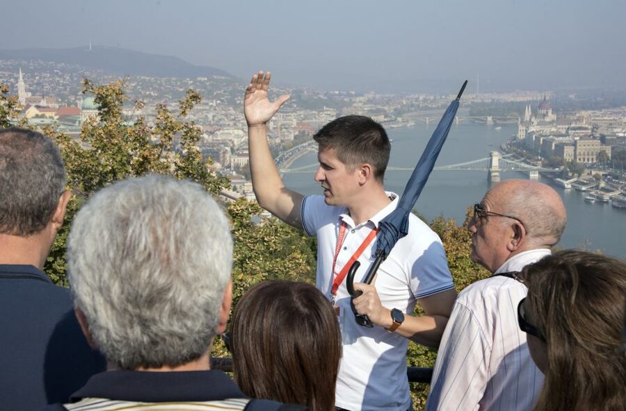 Budapest: 3-Hour Live Guided Sightseeing Tour - Is $35 a fair price?