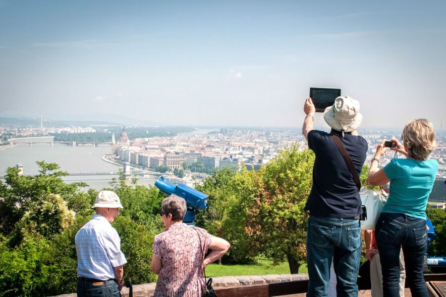 Budapest: 3-Hour Live Guided Sightseeing Tour - Central Market Hall and Pest’s city streets