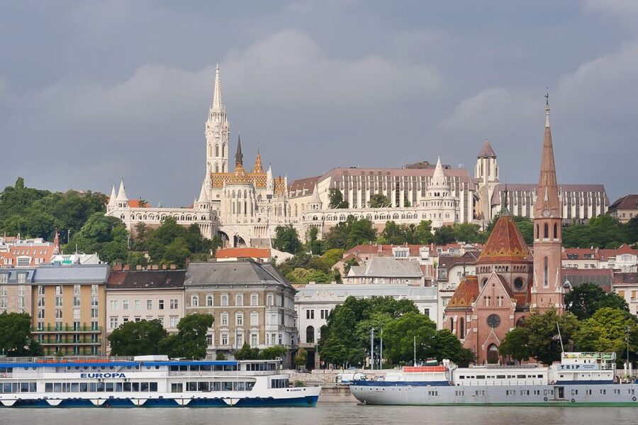 Budapest 3-Hour Walking Tour in Italian - Reading Budapest through Pest