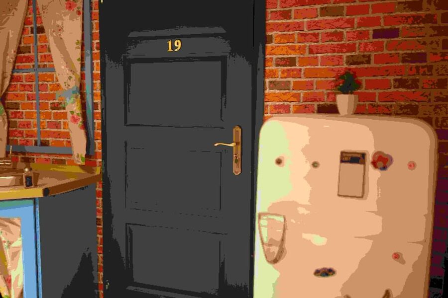 Budapest: 90s Sitcom Escape Room Adventure with Drinks - Drinks, photos, and the end of the game