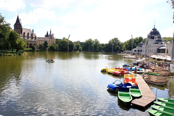 Budapest All in One Small Group Walking Tour with Strudel Stop - St. Stephen’s Basilica and downtown Budapest