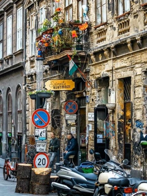 Budapest: Alternative Street Art & Jewish Tour - Ending with Budapest tips