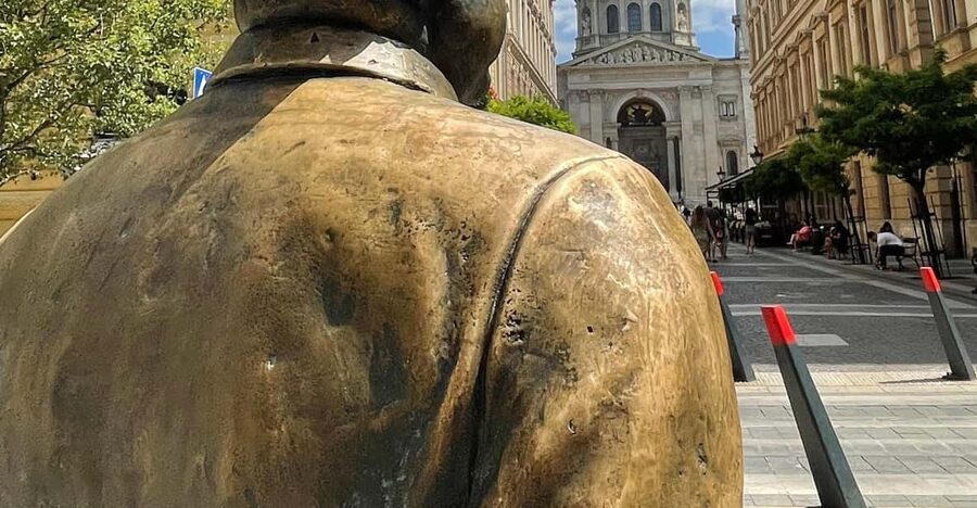 Budapest: Assist the Authorities Outdoor Escape Room Game - A police case beside St. Stephen’s Basilica