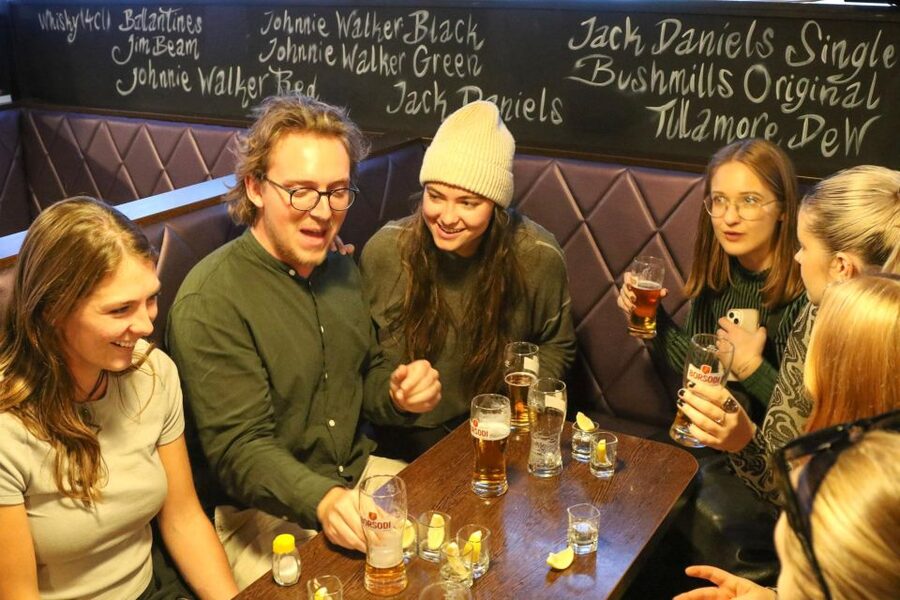 Budapest: Bar Crawl Tour with Local Drinks - Meeting at the Budapest Eye