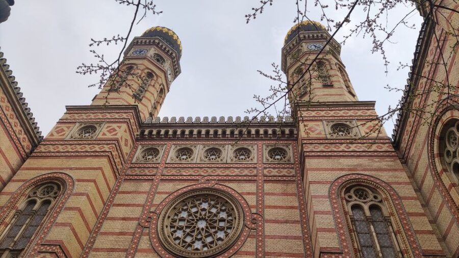 Budapest: Best of Downtown and Jewish Quarter Tour - Starting beside Parliament with Hungary in brief