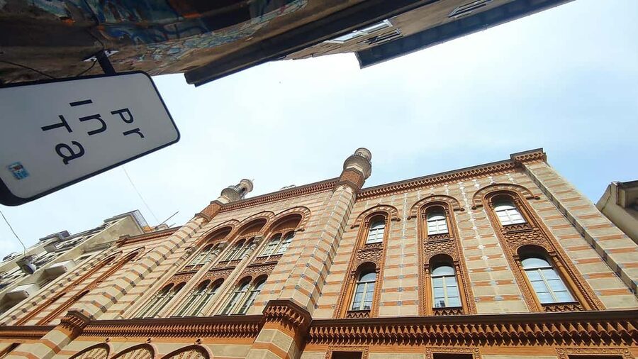 Budapest: Best of Downtown and Jewish Quarter Tour - Pace, language, and practical comfort