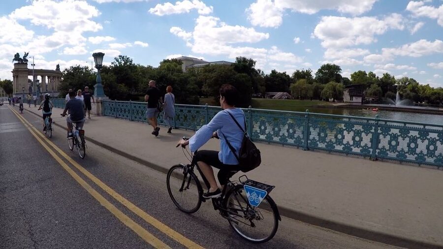 Budapest Bike Tour with a Hungarian Goulash - Chain Bridge and the Buda side