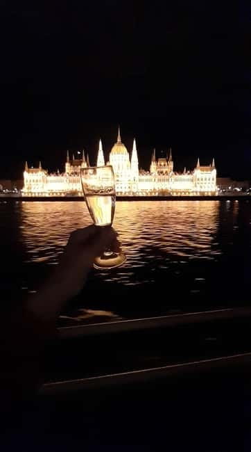Budapest: Boat Cruise with Personal Guide and Drink - Why the Danube is the right place to start