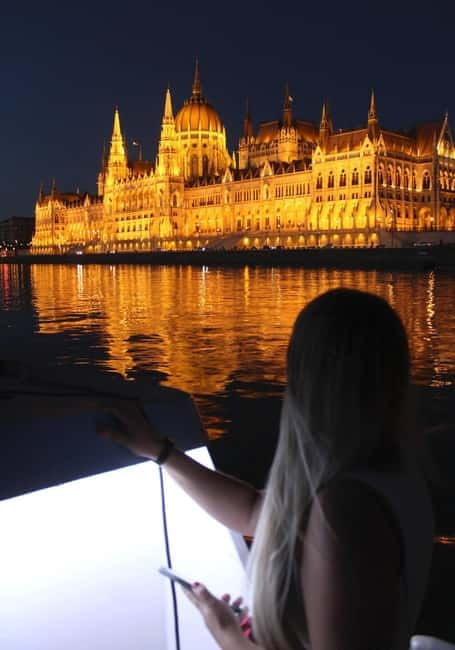 Budapest: Boat Cruise with Personal Guide and Drink - The one-hour route and its main sights