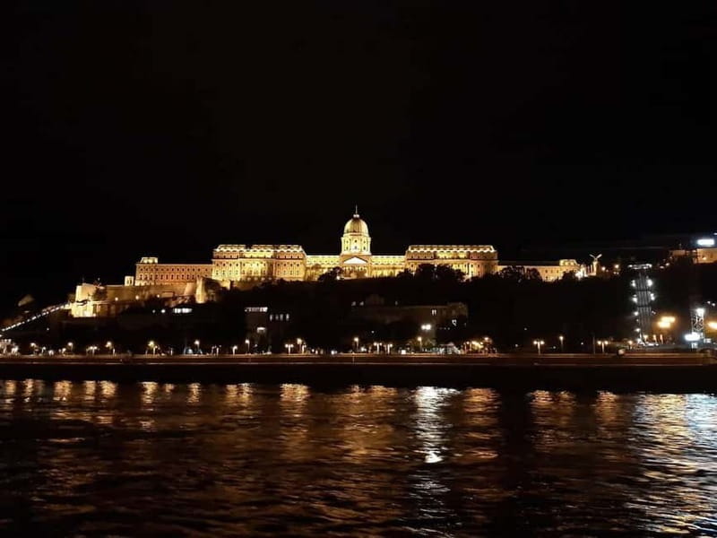 Budapest: Boat Cruise with Personal Guide and Drink - What the guide adds to the cruise