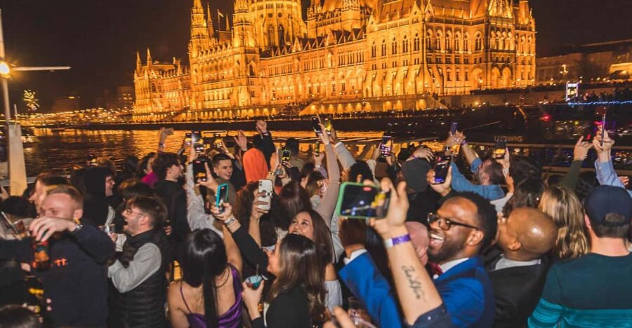 Budapest: Boat Party with option of Unlimited Drinks - Music, dancing, and the onboard crowd
