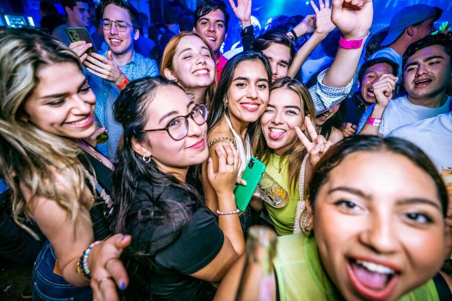 Budapest: Boat Party with option of Unlimited Drinks - The after-party at a downtown club