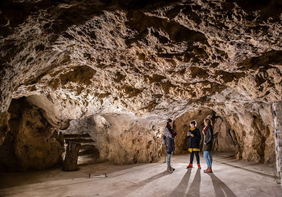 Budapest: Buda Castle Cave Tour - The first steps underground