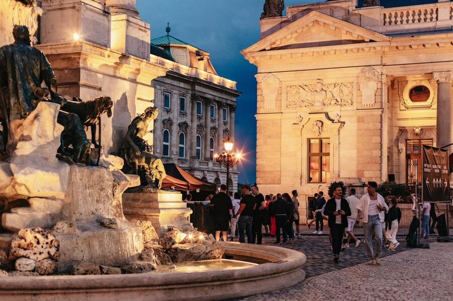 Budapest: Buda Castle District Vampires and Myths Night Tour - Key points to know before you go
