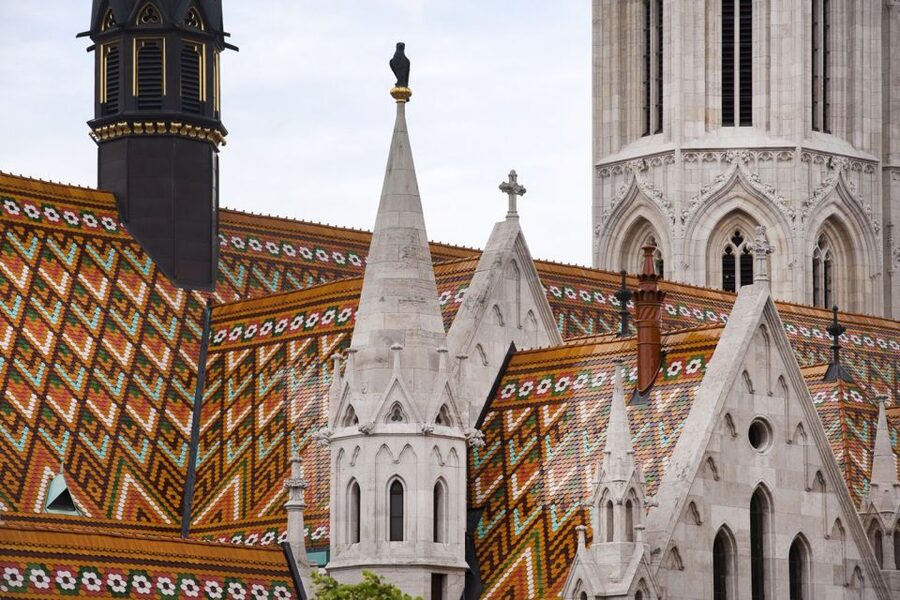 Budapest: Buda Castle District Walking Tour - Meeting the guide at Holy Trinity Square