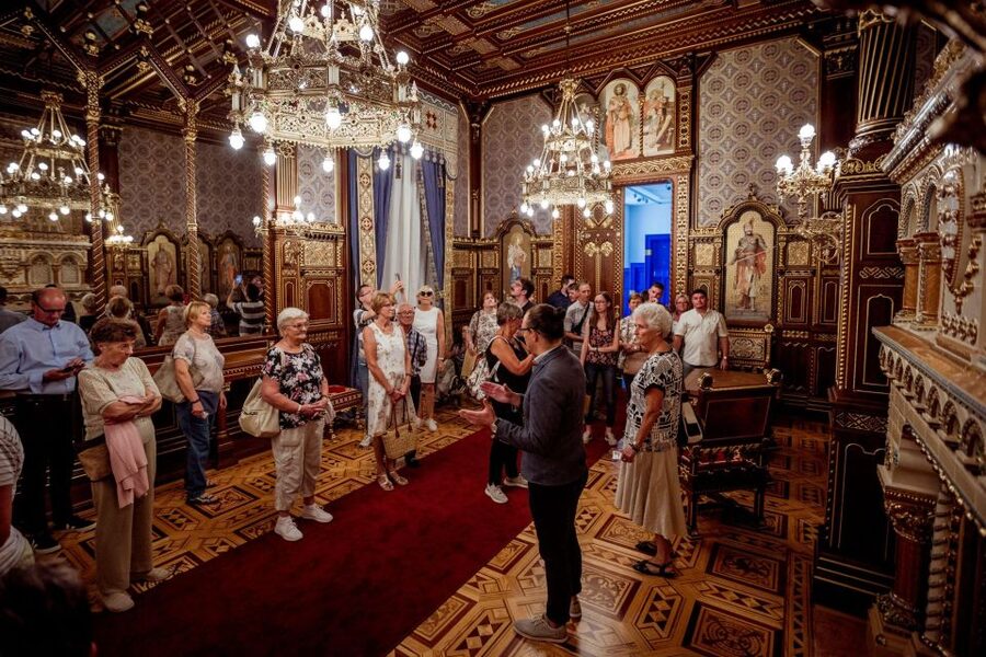 Budapest: Buda Castle Walk with Saint Stephen's Hall - St. Stephen’s Hall, the 30-minute indoor centerpiece