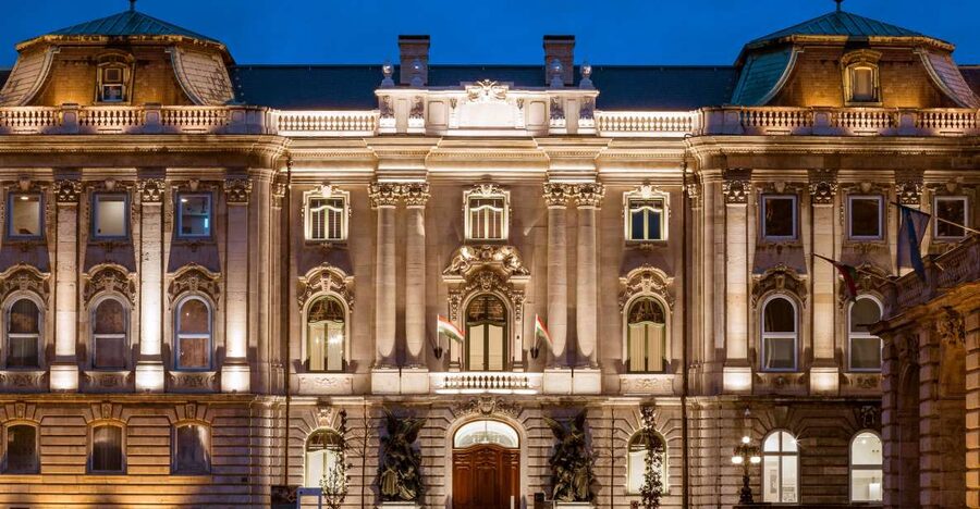 Budapest: Buda Castle Walk with Saint Stephen's Hall - Is $29 a fair price?