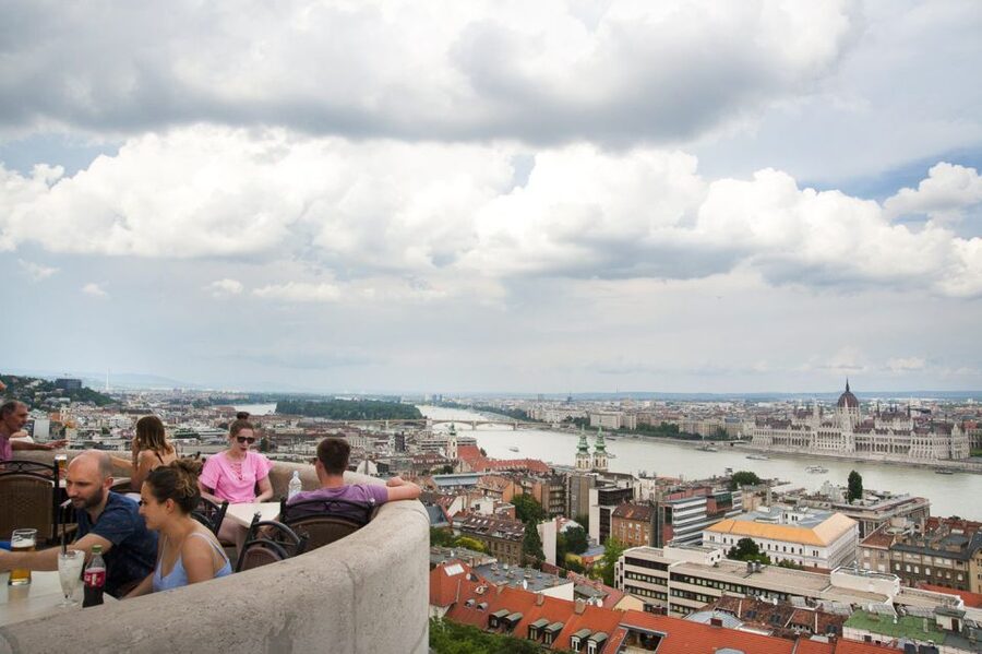 Budapest: Buda Castle Walking Tour in German - Key points to know before you book