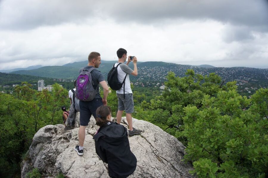 Budapest: Buda Hills Guided Hiking Tour with Optional Lunch - Returning to the city by bus