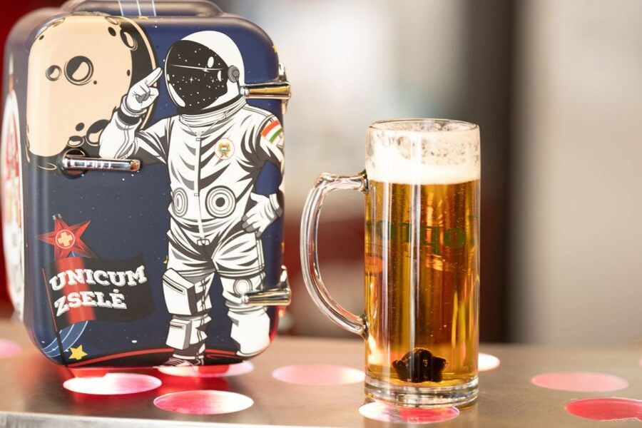 Budapest: Budapest Retro Interactive Museum Ticket - Retro drinks and food at the museum bistro