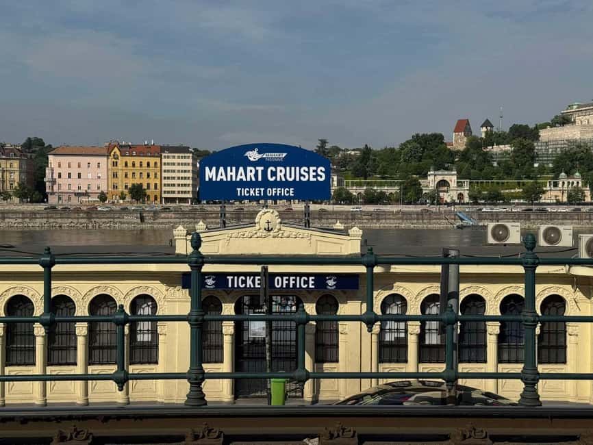 Budapest By Night Sightseeing Cruise - Gellért Hill, Liberty Bridge, and the southern turn