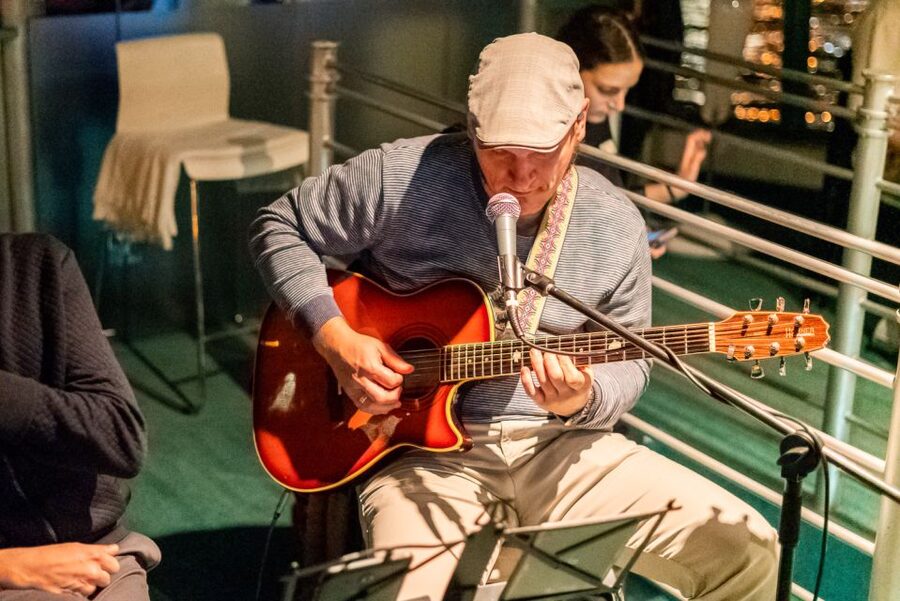 Budapest: Candlelit Dinner River Cruise with Live Music - Choosing the right seat and season